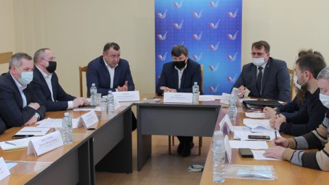 По инициативе общественников состоялся круглый стол по проблемам дорожной отрасли и работы общественного транспорта